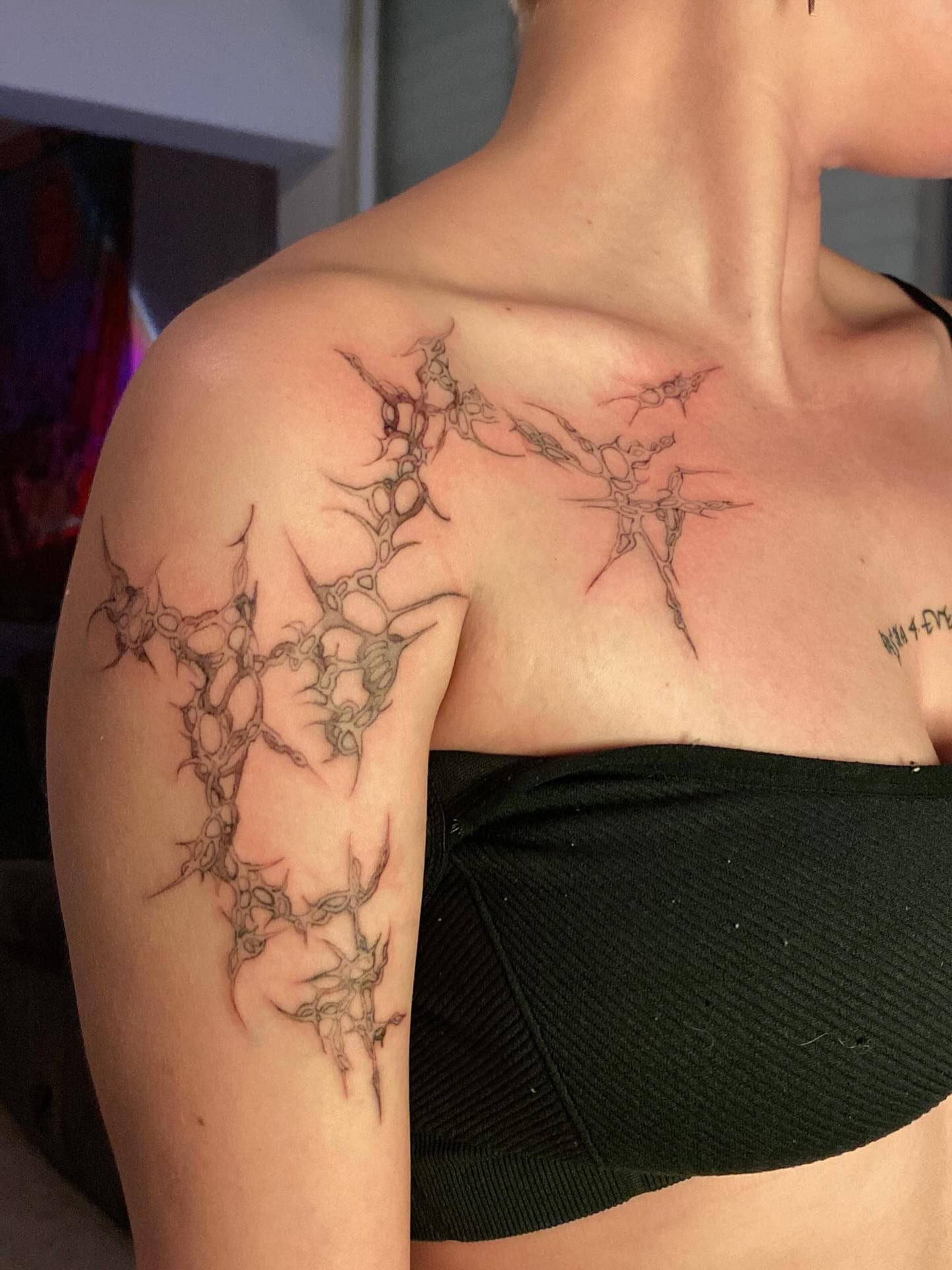 Crack network across shoulder and upper arm, second angle, fresh