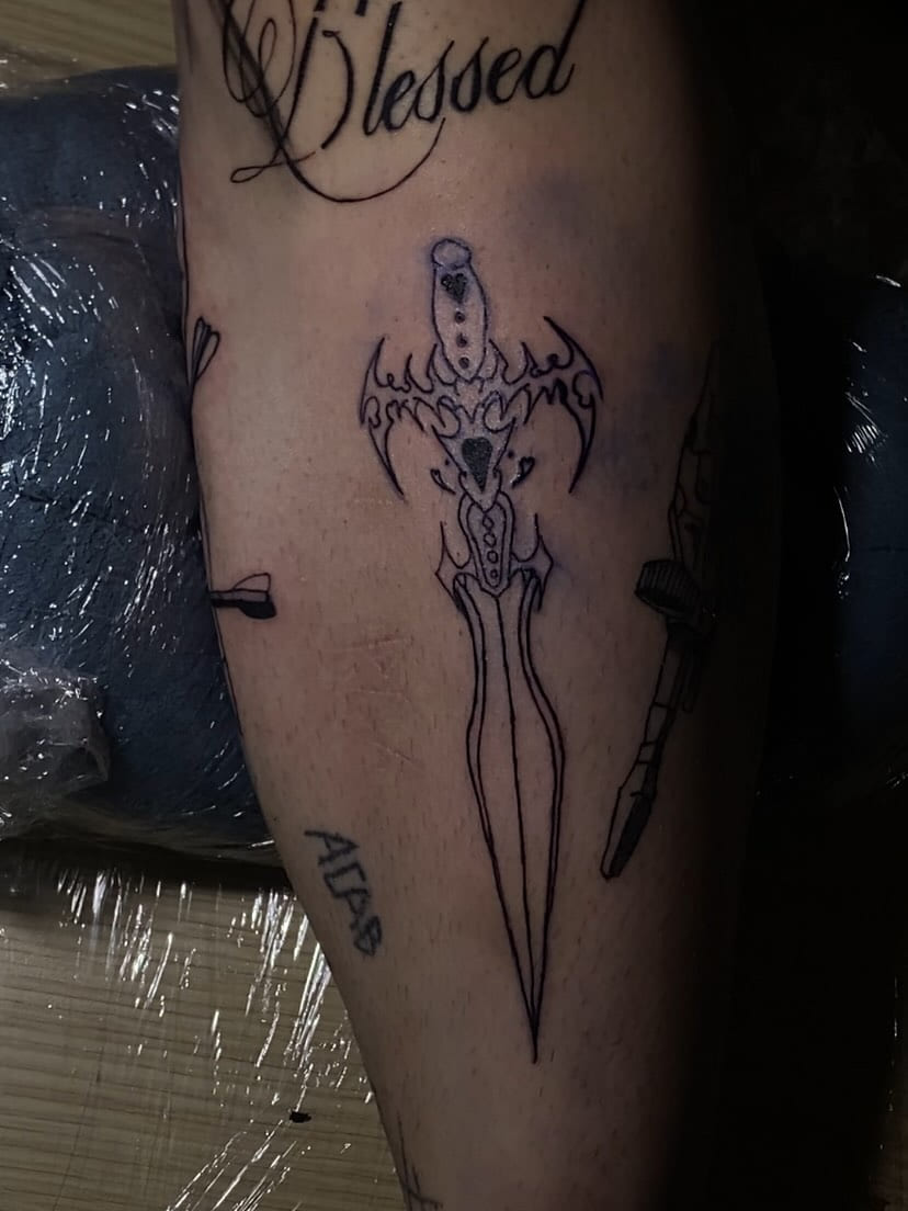 Ornamented dagger with a tribal guard on the shin, night shot
